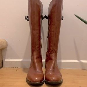 Size 9.5 (40) brown Riding boots. Wider around the calve.